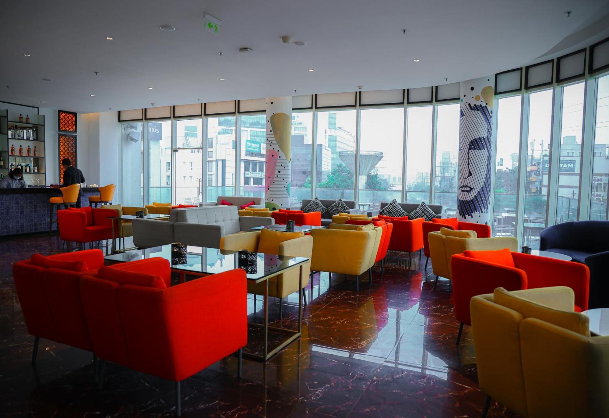 Le Meridien Hyderabad Exterior foto The lounge at the airport