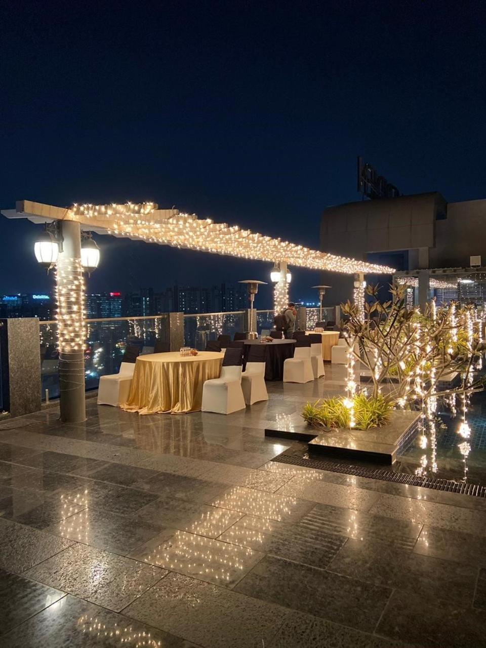 Le Meridien Hyderabad Exterior foto The Terrace at The Park, New Delhi