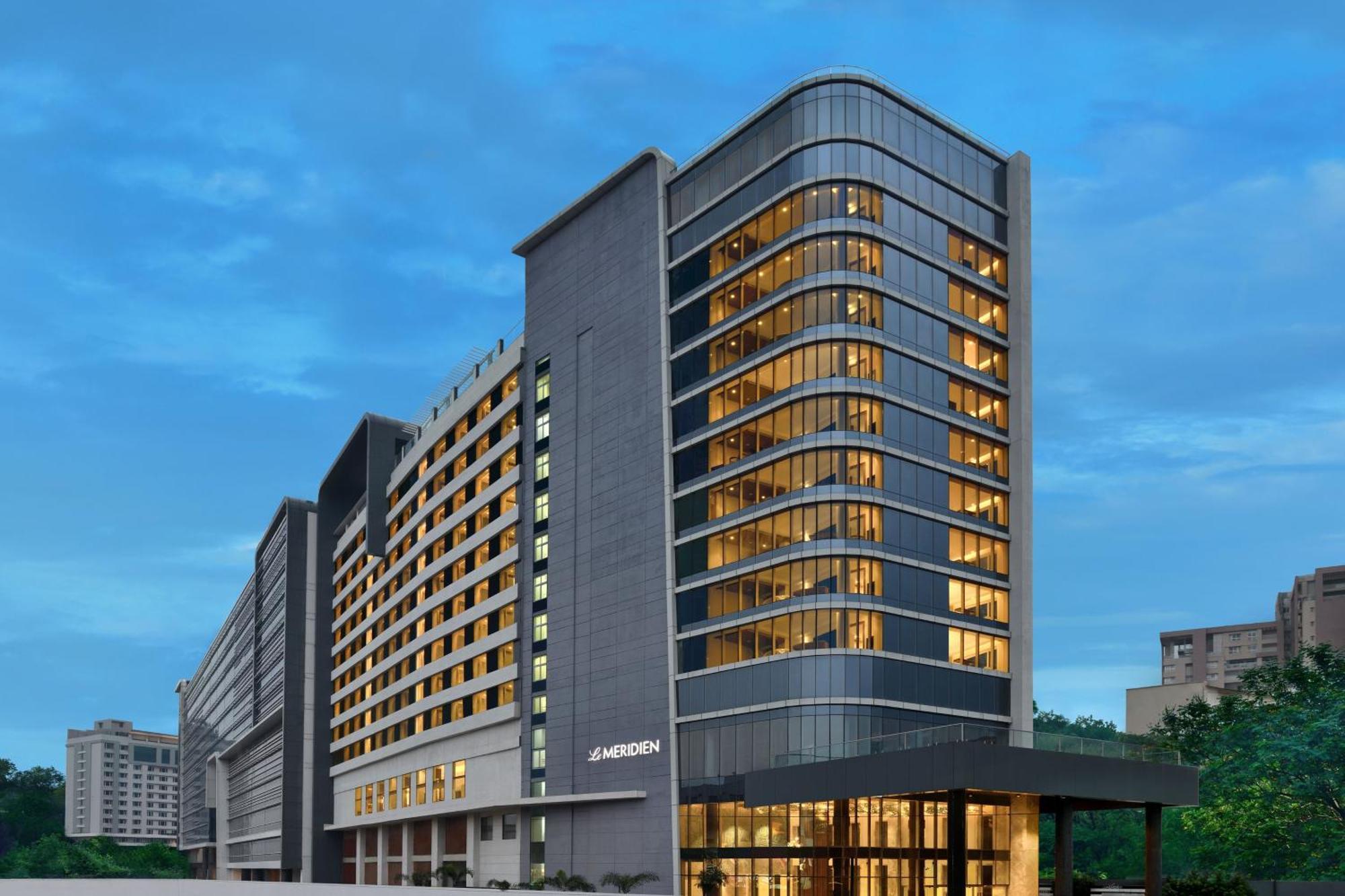 Le Meridien Hyderabad Exterior foto The hotel in 2016
