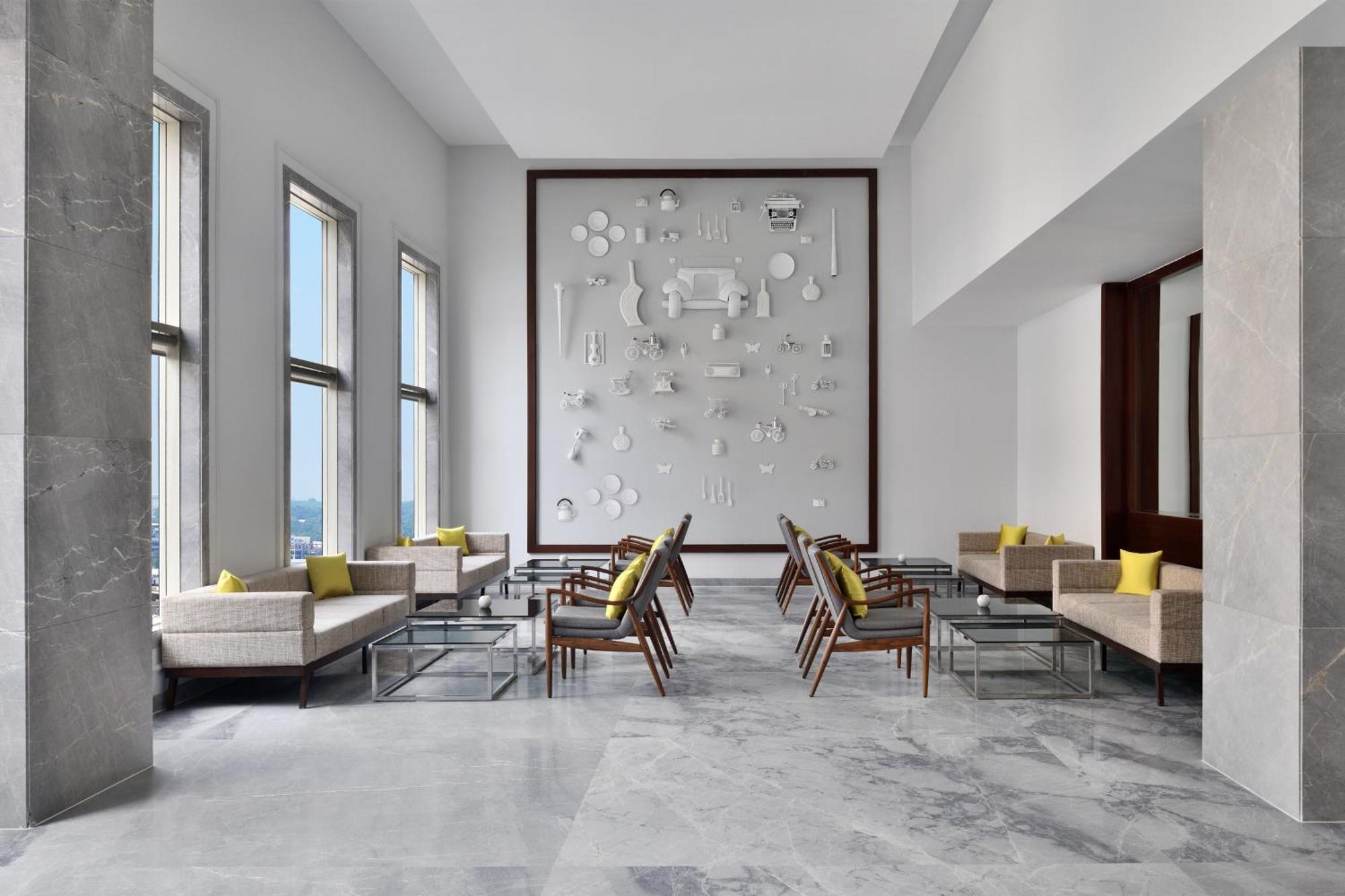 Le Meridien Hyderabad Exterior foto The Club Lounge at the Ritz-Carlton, DIFC